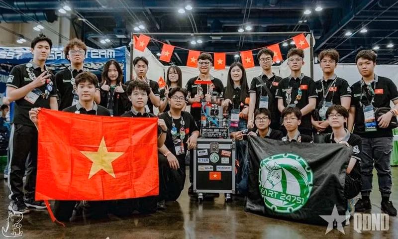 L’équipe de robotique GreenAms 24751 du lycée d’excellence Hanoï-Amsterdam. Photo : qdnd.vn