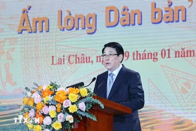 Le président de la République, Luong Cuong, a assisté dans la soirée du 9 janvier à un événement intitulé « Printemps aux zones frontalières » à Lai Chau (au Nord du Vietnam). Photo : VNA.