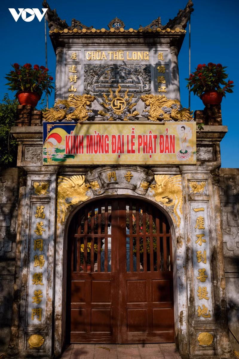 Une ancienne pagode au bout de la rue Bach Dang que peu de gens connaissent.