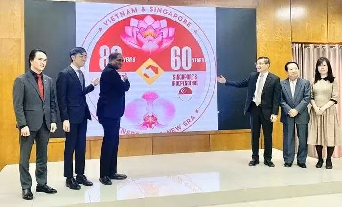 Cérémonie d'annonce du logo « Partenariat de la nouvelle ère » entre le Vietnam et Singapour. Photo : baoquocte.vn