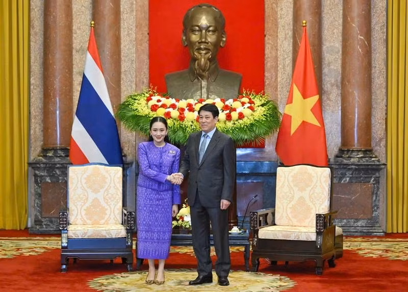 Le président vietnamien, Luong Cuong, et la Première ministre thaïlandaise, Paetongtarn Shinawatra. Photo : VNA.