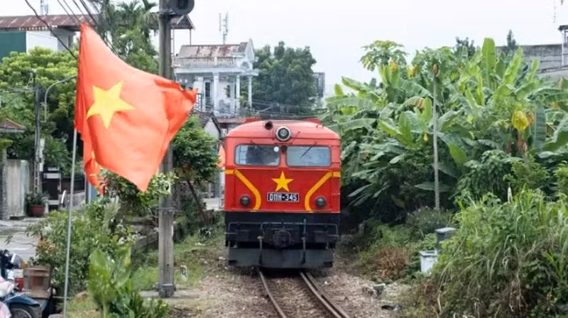Le train Thông Nhât de 1 700 km de long qui s'étend de Hanoi à Hô Chi Minh-Ville. Photo : baoquocte.vn