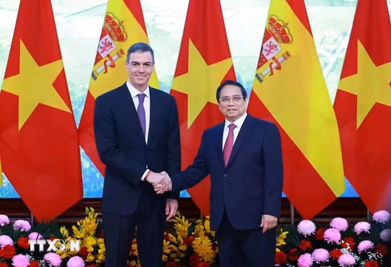 Le Premier ministre vietnamien Pham Minh Chinh (droite) et son homologue espagnol, Pedro Sánchez. Photo : VNA.