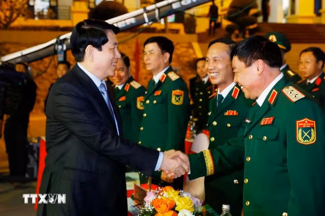 Le président Luong Cuong et des délégués au programme. Photo : VNA. Le président Luong Cuong et des délégués au programme. Photo : VNA.