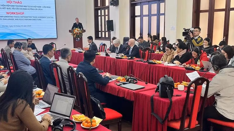 Atelier de présentation du rapport sur le Vietnam après 5 ans de mise en œuvre de l’Accord de libre-échange Vietnam-Union européenne (EVFTA) : résultats, exigences et orientations de réforme, le 24 février à Hanoi. Photo : NDEL
