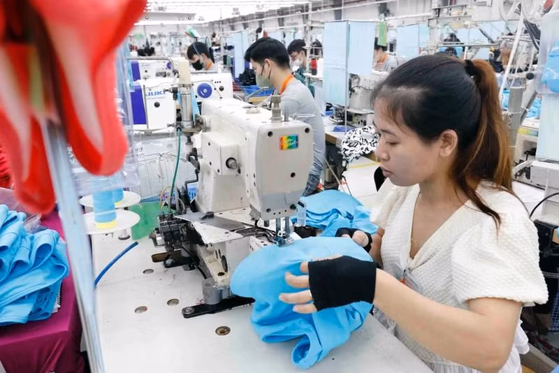 La hausse des droits de douane annoncée les Etats-Unis est une immense difficulté pour le secteur des produits textiles et d'habillement. Photo : VNA.