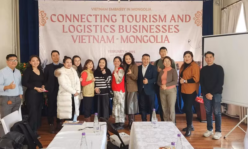 Des participants de l’atelier de mise en relation entre les entreprises vietnamiennes et mongoles opérant dans les domaines du tourisme et de la logistique. Photo : baoquocte.vn