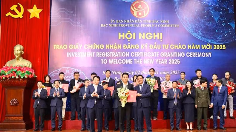 Conférence d'attribution du certificat d'enregistrement d'investissement pour l’année 2025 de la province de Bac Ninh. Photo : NDEL.