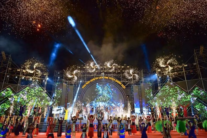 Cérémonie d'ouverture de l'Année du tourisme de Tuyen Quang 2025, le 25 avril à Tan Trao. Photo : NDEL