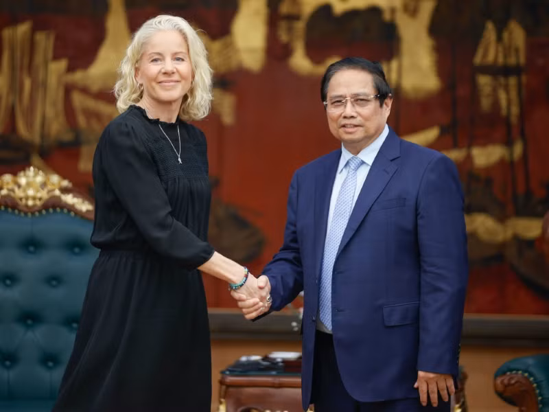 Le Premier ministre Pham Minh Chinh reçoit la président du groupe SYRE de Suède. Photo : VGP.