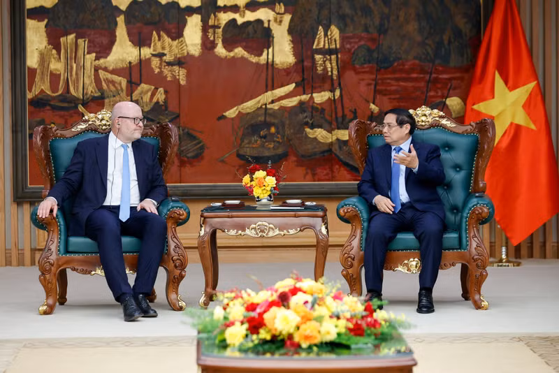Le Premier ministre Pham Minh Chinh (droite) et Tomas Heidar, président du Tribunal international du droit de la mer (TIDM). Photo: VGP. Le Premier ministre Pham Minh Chinh (droite) et Tomas Heidar, président du Tribunal international du droit de la mer (TIDM). Photo: VGP.
