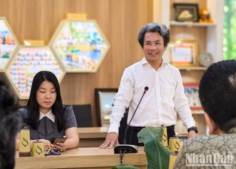 Le professeur Vo Van Minh, recteur de l’Université de pédagogie (Université de Da Nang), prend la parole lors de l’accueil de la délégation du comité d’organisation du Championnat national de tennis de table du journal Nhân Dân. Photo : NDEL