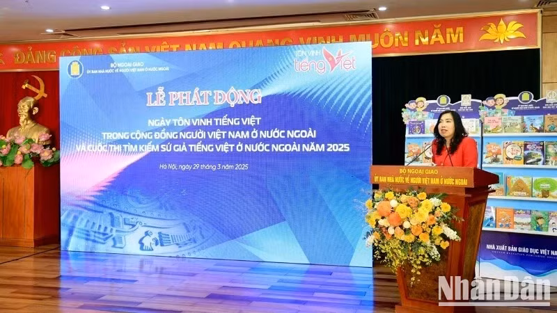 La vice-ministre des Affaires étrangères, Lê Thi Thu Hang s'exprime à la cérémonie. Photo : NDEL.