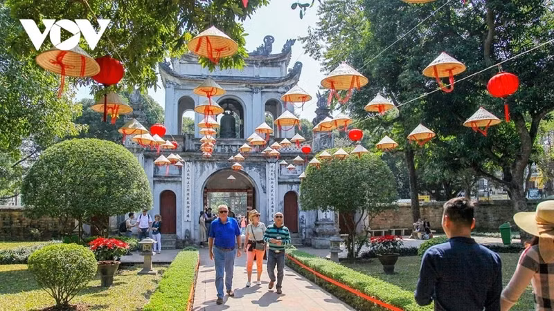 Selon Mme Dang Huong Giang, les informations faisant état d’une “pénurie de chambres” ne concernent que certains secteurs centraux de manière ponctuelle. Photo : VOV.