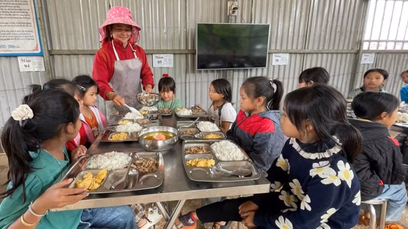 Avec le niveau de soutien actuel, chaque élève en régime de semi-internat reçoit en moyenne plus de 42.000 dôngs par jour pour ses trois repas quotidiens.