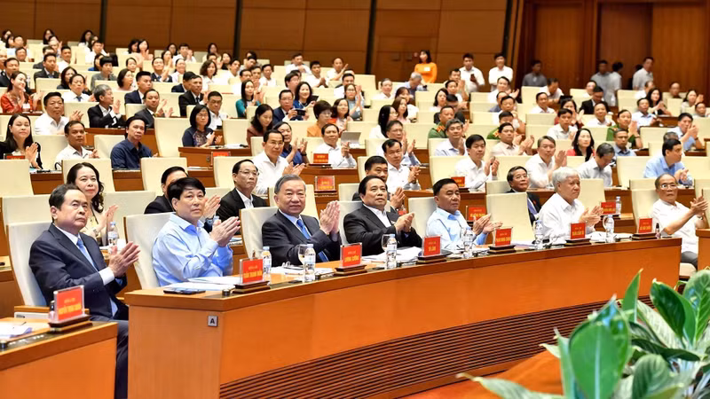 Le secrétaire général Tô Lâm et les dirigeants du Parti et de l’État assistent à la conférence. Photo: NDEL