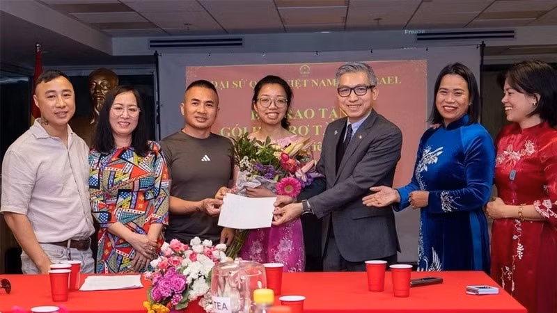 Le lancement officiel de l'Association des Vietnamiens en Israël, lors d'une conférence tenue à Tel Aviv le 27 mars. Photo : VNA.