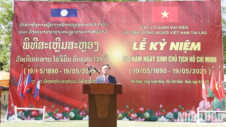 L’ambassadeur Nguyen Minh Tam prononce un discours lors de la cérémonie. Photo : Hai Tien.