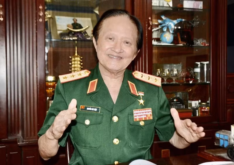 Le colonel général, académicien, Héros des forces armées populaires Nguyên Huy Hiêu, ancien membre du Comité central du Parti, ancien vice-ministre de la Défense nationale. (Photo fournie par le colonel général Nguyên Huy Hiêu)