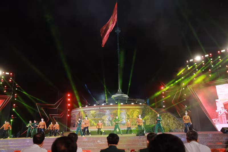 Un numéro artistique à Quang Tri. Photo : VGP.