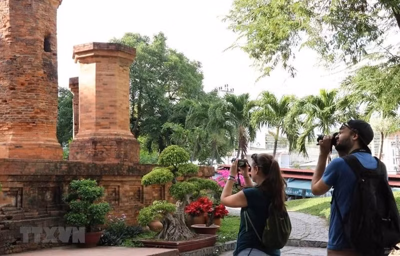 Des touristes russes à Khanh Hoa. Photo : VNA.