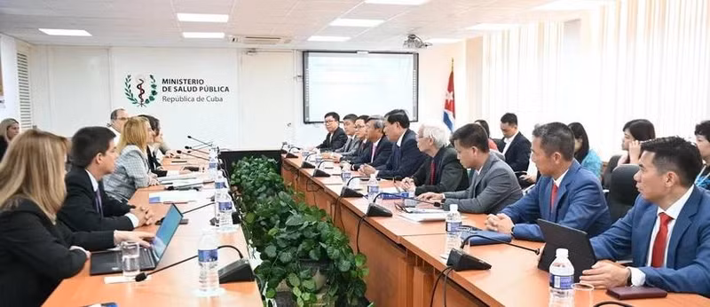 Le Vietnam et Cuba renforcent leur coopération sanitaire. Photo : VNA.