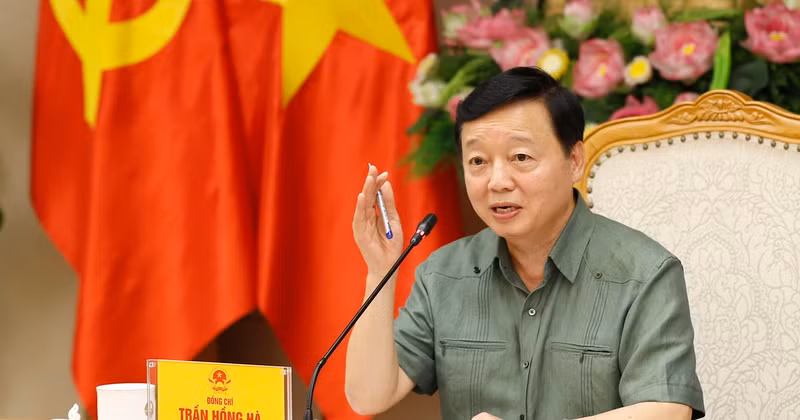 Le vice-Premier ministre Tran Hong Ha s'exprime lors de la réunion. Photo : PLO.