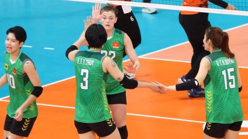 Les filles de Binh Dien Long An ont remporté une victoire palpitante face à la représentation de Taïwan (Chine). Photo : NDEL.