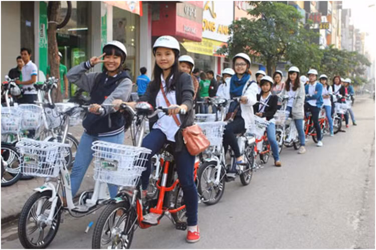 L’amélioration des infrastructures de base pour les usagers vulnérables de la route, en particulier les élèves, est l'un des contenus importants des discussions. Photo : baogiaothong.