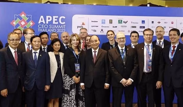Le Président Nguyên Xuân Phuc et des délégués lors d'un séminaire de haut niveau avec « US-APEC Business Coalition », le 17 novembre à Bangkok, en Thaïlande. Photo : VNA