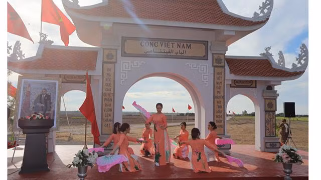 La "Porte du Vietnam" au village de Douar Sfari. Photo : thoidai.com.vn