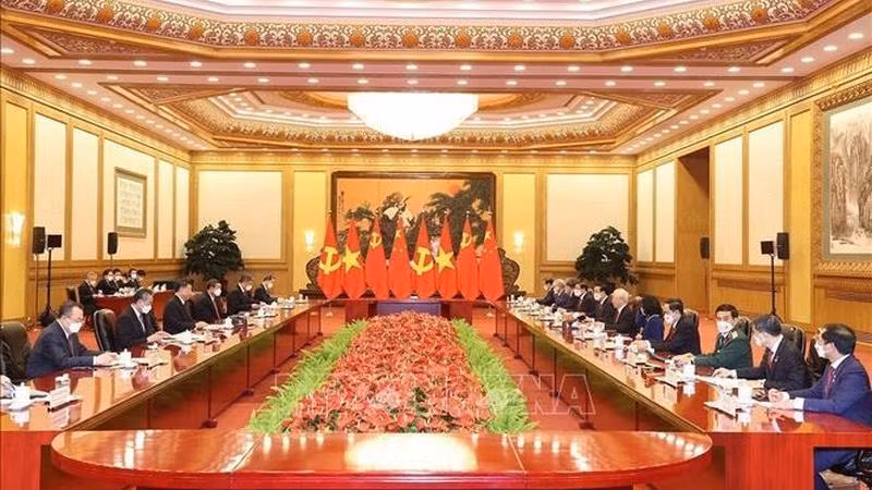 L’entretien entre le Secrétaire général du Parti communiste du Vietnam (PCV) Nguyên Phu Trong et le Secrétaire général du Parti communiste chinois (PCC) et Président chinois Xi Jinping. Photo : VNA