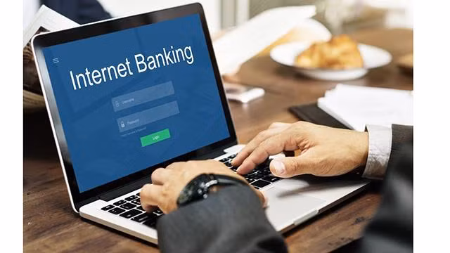 Les services bancaires numériques sont largement popularisés au Vietnam. Photo : thoidai.com.vn.