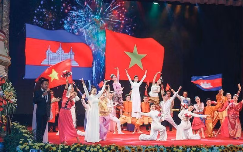 Une performance d'échange artistique entre le Vietnam et le Cambodge. Photo: VGP.