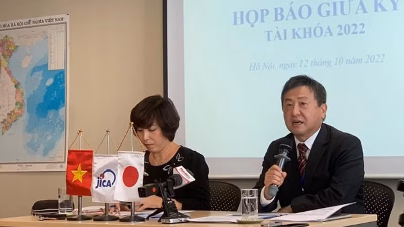 Le représentant en chef de JICA au Vietnam, Shimizu Akira (à droite). Photo : VOV.