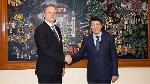 Le vice-ministre vietnamien de la Sécurité publique, Luong Tam Quang (à droite) et le secrétaire adjoint du Conseil de sécurité de la Fédération de Russie, Venediktov Aleksandr Nikolaevich. Photo : VOV