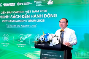 Le vice-ministre de l'Agriculture et de l'Environnement, Le Cong Thanh, prend la parole lors du forum. Photo : HOANG LIEM/NDEL