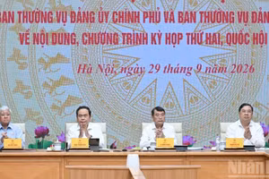 Le Premier ministre Le Minh Hung, et le président de l’Assemblée nationale Tran Thanh Man, coprésident une réunion entre les Comités permanents des Comités du Parti de l’Assemblée nationale et du gouvernement. Photo: NDEL.