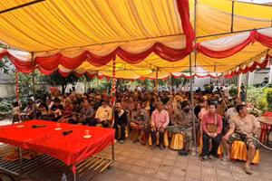 Lors du programme d'aide humanitaire. Photo: Consulat général du Vietnam à Battambang