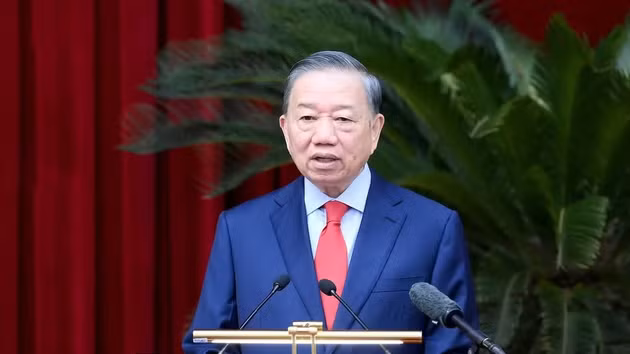 Le secrétaire général du Parti communiste du Vietnam et président de la République, To Lam, prend la parole lors de son discours d'ouverture de la 4ᵉ Plénum du Comité central du Parti. Photo: NDEL