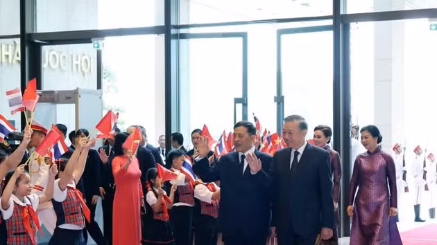 Le roi Maha Vajiralongkorn Phra Vajiraklaochaoyuhua et le secrétaire général du Parti et président de la République Tô Lâm, en septembre 2026 à Hanoi. Photo : VNA.