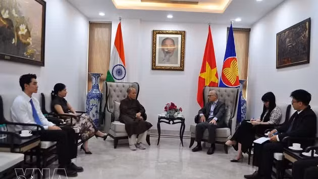 Rencontre de l’ambassadeur du Vietnam en Inde avec des représentants de la communauté vietnamienne dans ce pays. Photo: VNA