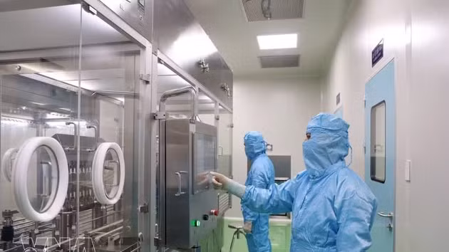 Afin de créer un nouvel élan de développement, le Comité populaire de la province de Khanh Hoa élabore un projet de réseau d’experts et de scientifiques vietnamiens et étrangers, avec pour objectif d’en attirer au moins 300 dans des domaines prioritaires et des filières stratégiques, notamment les sciences et technologies marines, l’économie maritime, la transformation numérique, les données, l’intelligence artificielle, les biotechnologies et la santé. Photo: VNA