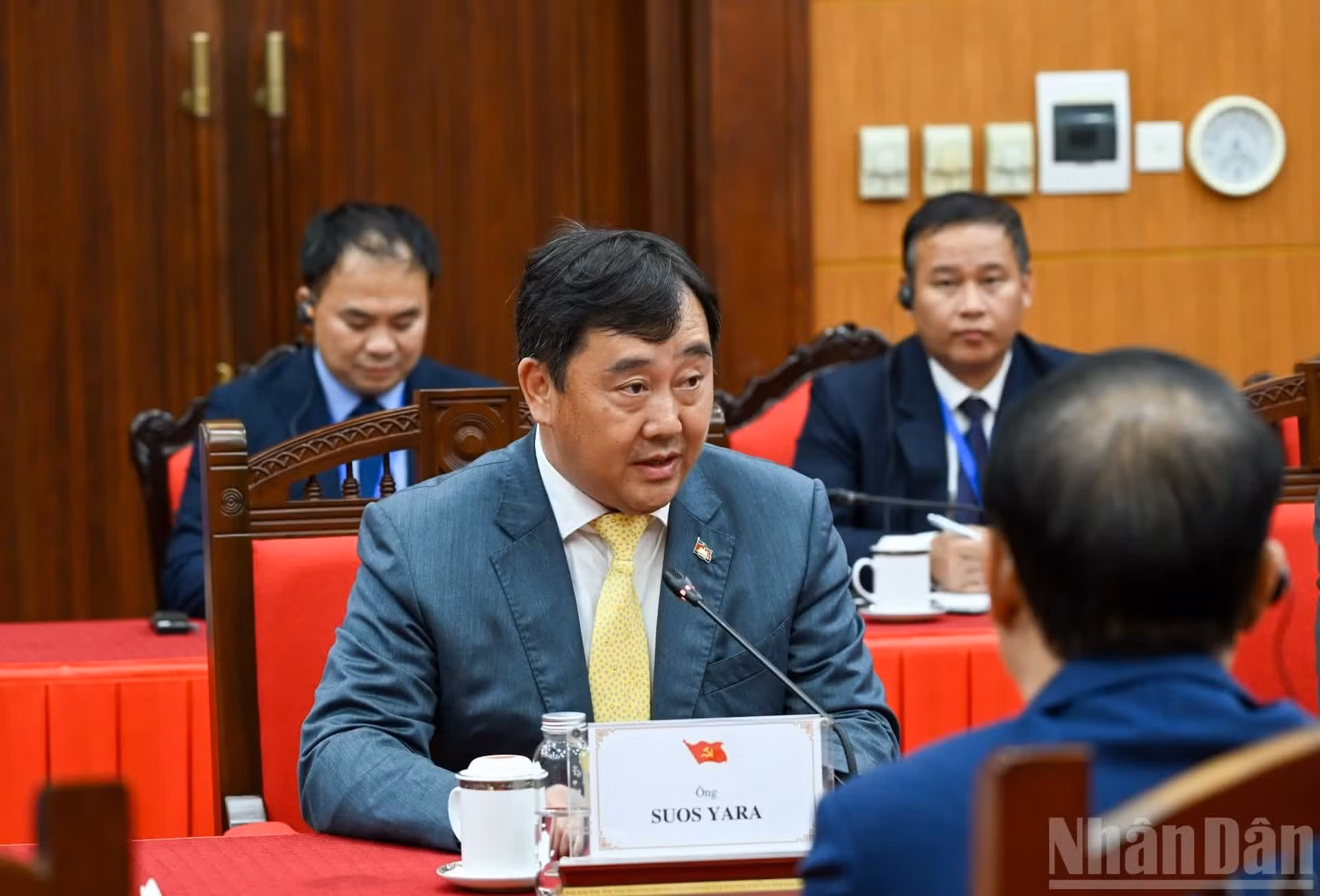 M. Sous Yara, premier vice-président de la Commission des relations extérieures du Parti du peuple cambodgien (PPC), prend la parole lors de la réception. (Photo : Duy Linh)