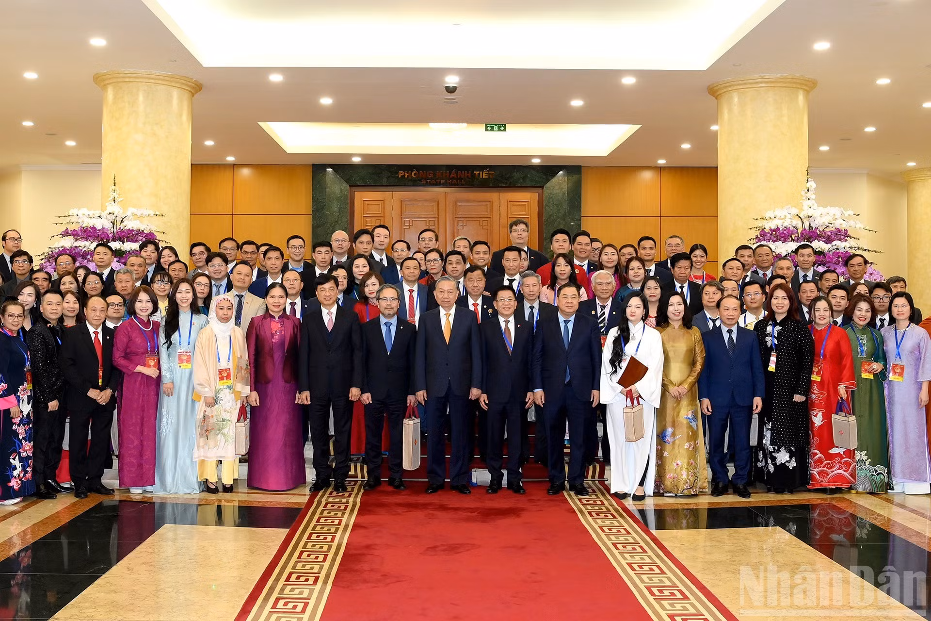Le Secrétaire général To Lam et les délégués vietnamiens d’outre-mer participant au programme « Xuan Que huong 2026 ».