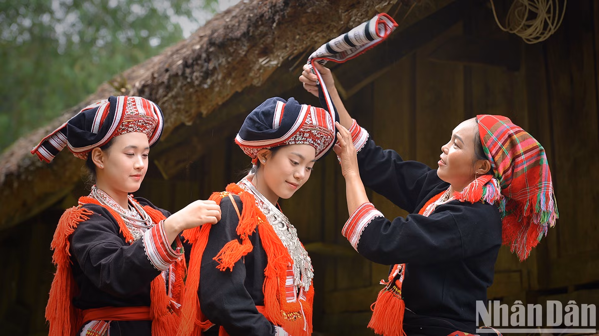 L’élégance d’une mariée Dao Rouge du village de Nam Hong, dans la commune de Thong Nguyen, province de Tuyen Quang. Photo : Vu Linh