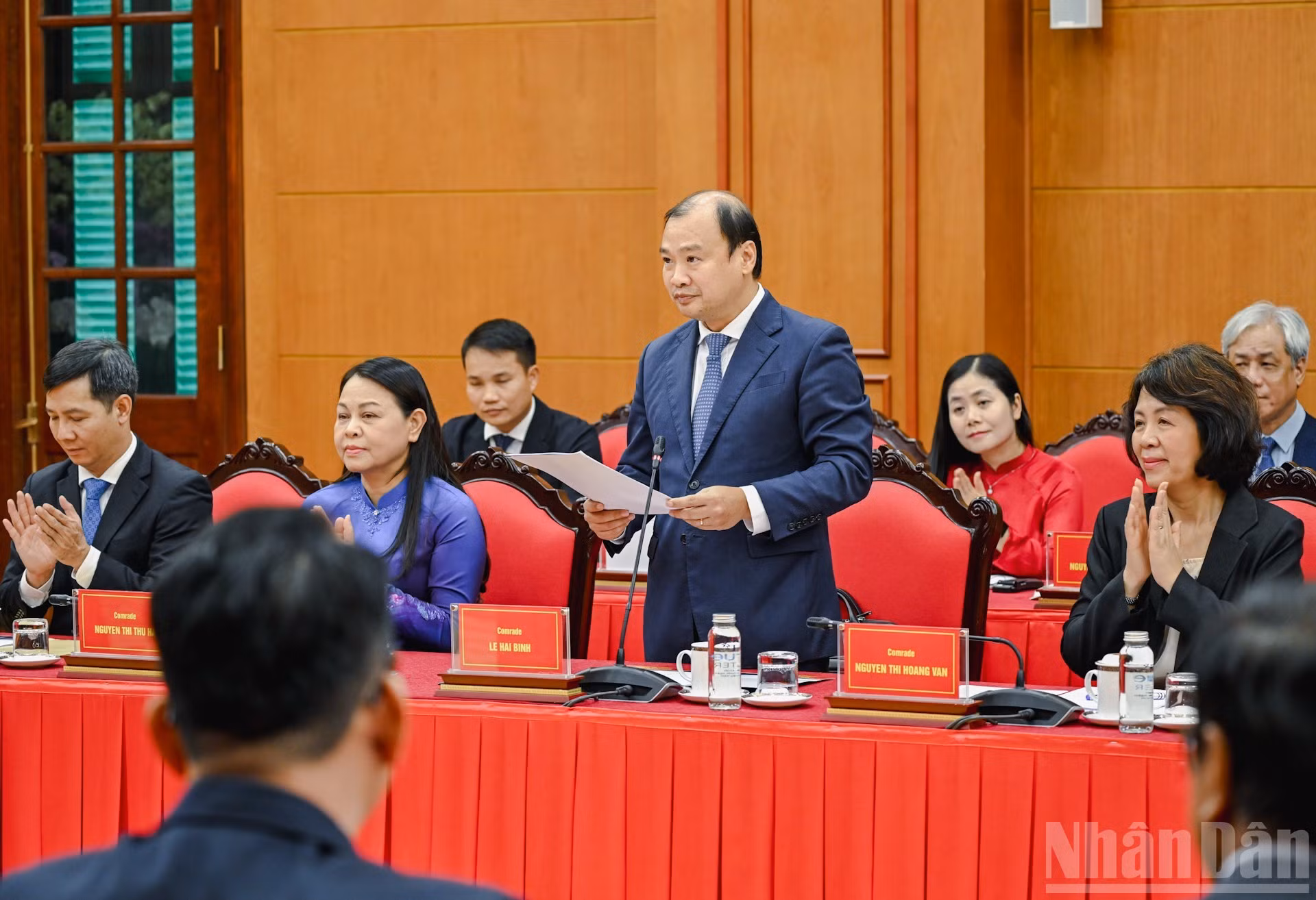 M. Le Hai Binh, vice-directeur permanent de l’Académie nationale de politique Hô Chi Minh, prend la parole lors de la rencontre. (Photo : Duy Linh)