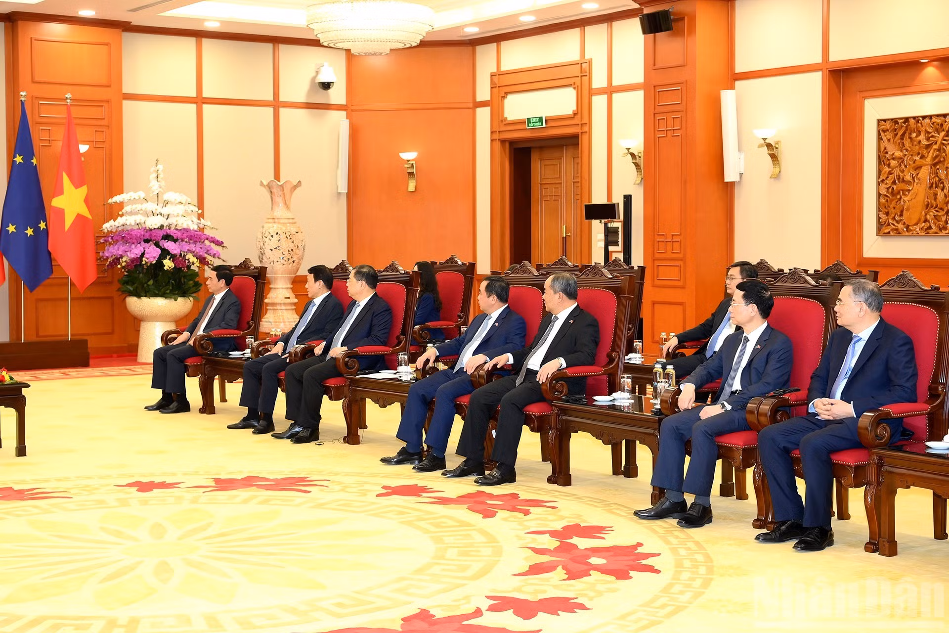 Les membres de la délégation vietnamienne présents à la réunion.