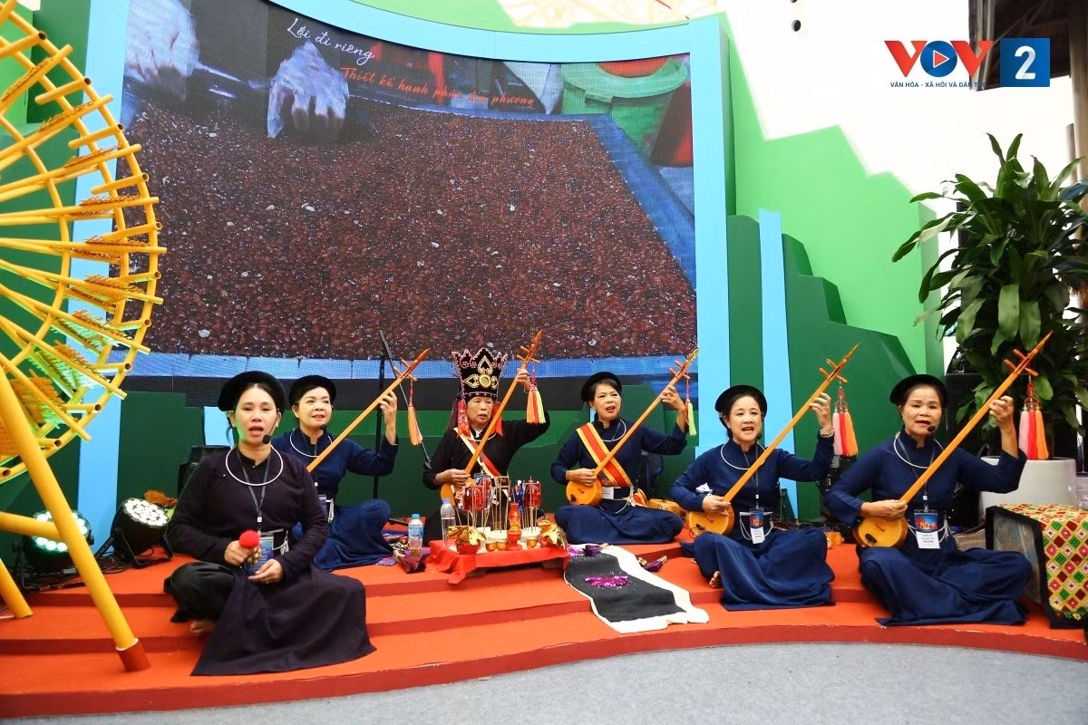 Une performance de Then et de dan tinh à Cao Bang.
