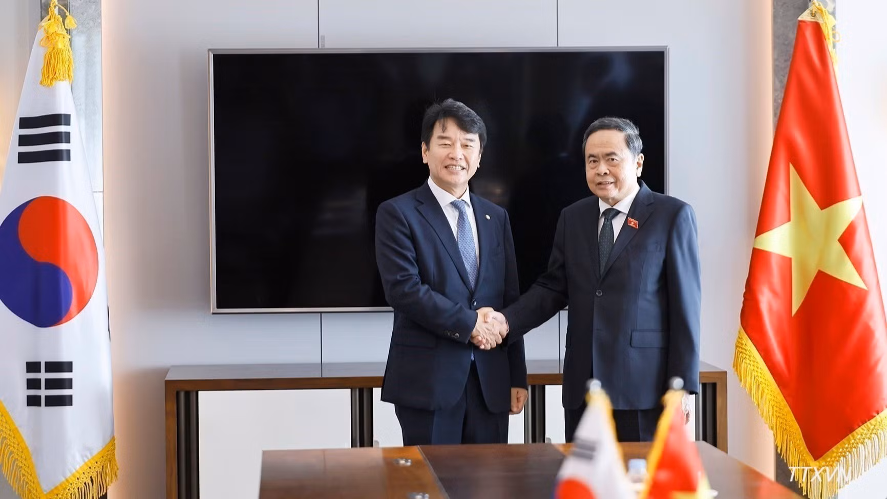 [En images] Tran Thanh Man reçoit le président du Groupe parlementaire d’amitié République de Corée–Vietnam